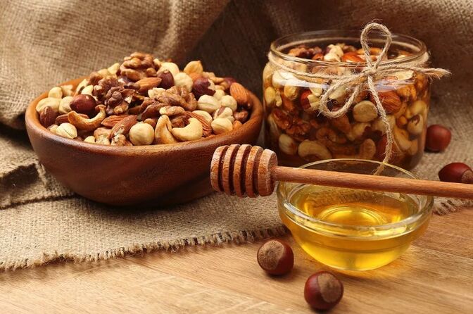Honey with walnuts